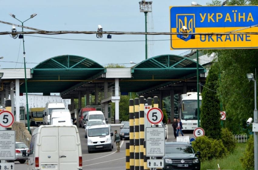  Decis. 1 septembrie, ultima zi când șoferii deținători de maşini cu numere transnistrene vor putea traversa frontiera cu Ucraina