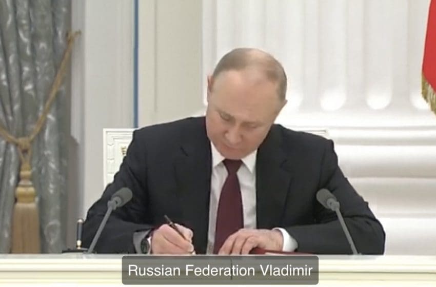 VIDEO. Putin a recunoscut „independența” autoproclamatelor „DNR” și „LNR”. Presa din Tiraspol le numește republici
