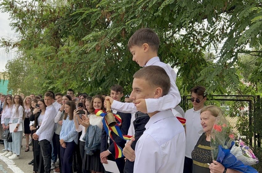 VIDEO: Liceul „Lucian Blaga” din Tiraspol, la 31-a aniversare: Noi luptăm cu puterea cuvântului