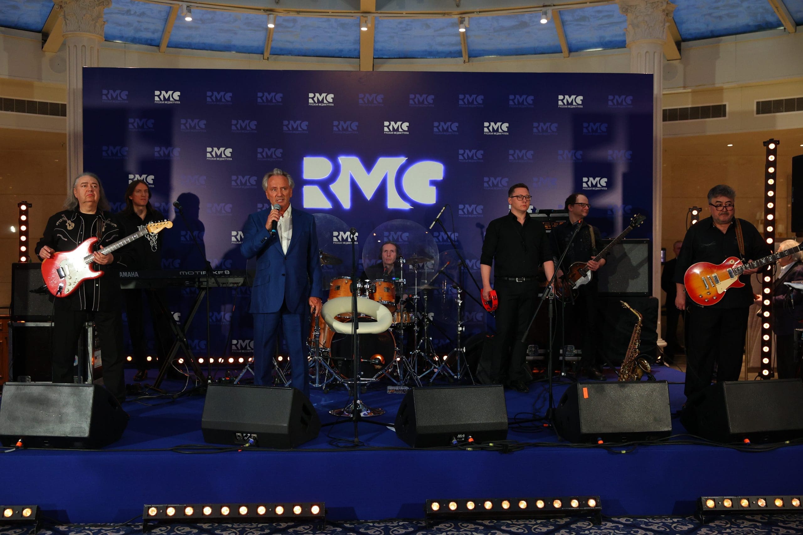 Vladimir Kiselev, beneficiarul Grupul media rusesc, anunță, în cadrul unui eveniment privat al companiei, despre oferirea premiului bănesc pentru distrugerea tancurilor oferite Ucrainei de țările occidentale. Sursa: rmg.ru